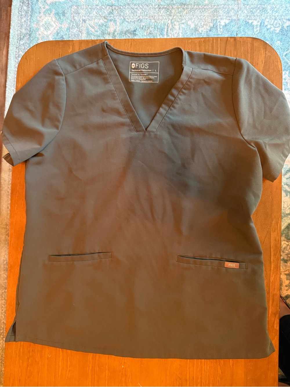 Figs Women's Short Sleeve Scrub Top - Grey/Green